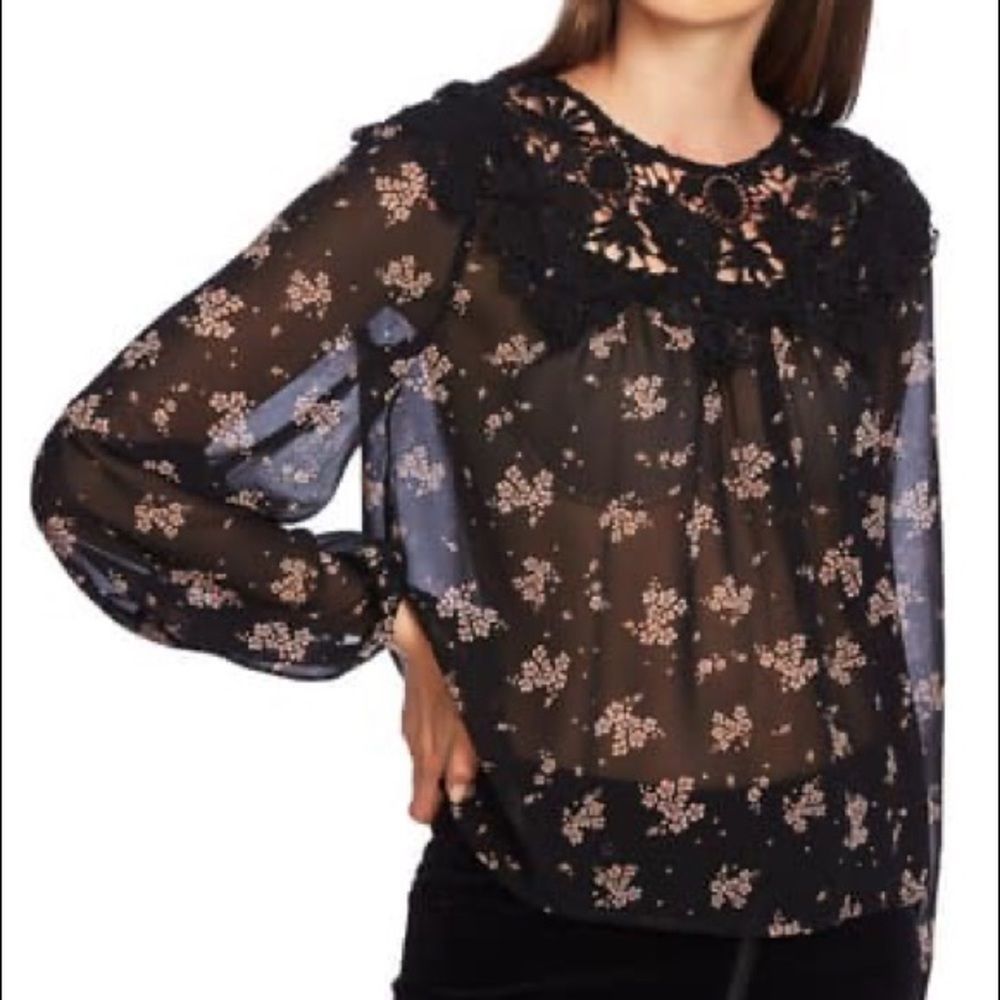 1.State Black Lace Inset Ditsy Floral Top NWT - M